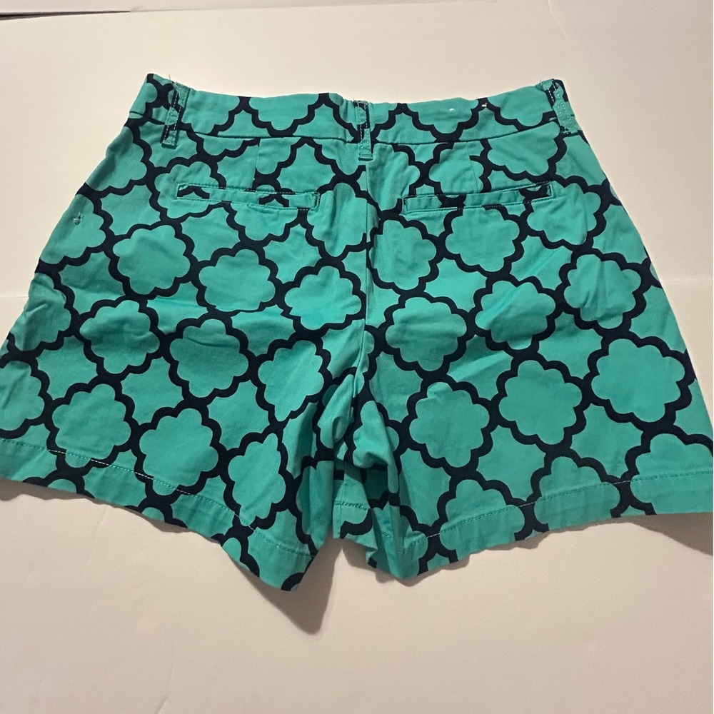 Crown & Ivy Womens Turquoise Navy Quatrefoil Print Chino Shorts Size 6 Preppy - Picture 2 of 6